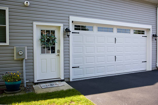 24/7 Emergency Garage Door Panel Replacement experts in Courtland, VA